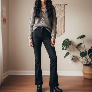 ROMEO & JULIET couture Distressed Textured Sweater Size M